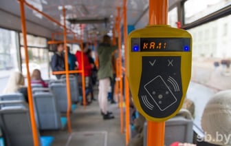 «Без приложений» — Минчанам пообещали оплату банковскими картами в наземном транспорте. Когда?