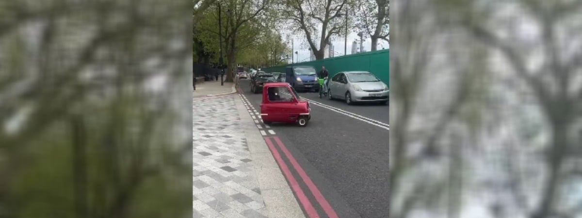 «Бардачок от КАМАЗа сбежал» — В Сети завирусилось видео с самым маленьким автомобилем в мире — Видео
