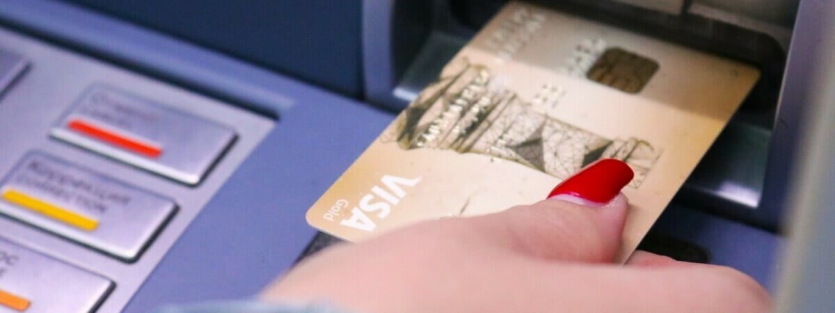 Один из белорусских банков запретил снимать больше 2099 рублей с иностранных карт