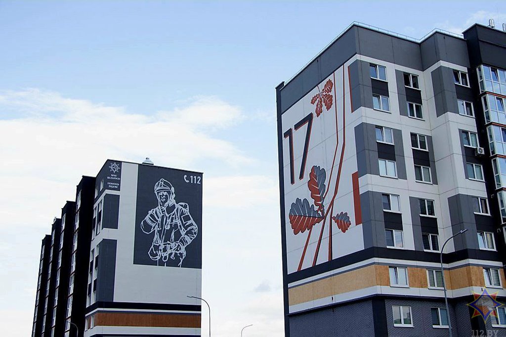 В городе Жабинка на новом девятиэтажном доме появилось изображение спасателя