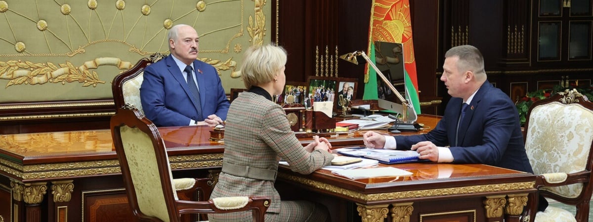 Лукашенко снял с должностей вице-премьера и министра юстиции