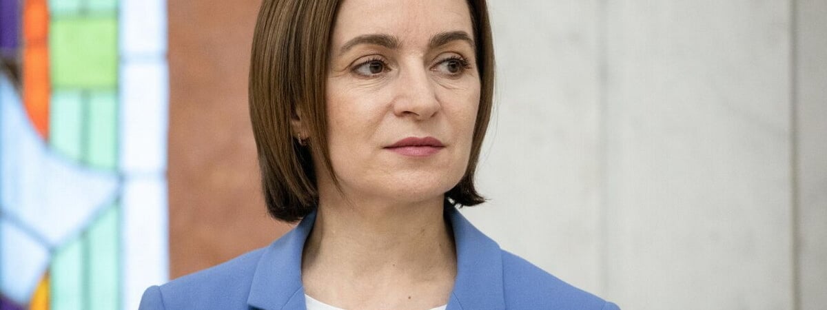 Президент Молдовы обвинила Россию в нарушении воздушного пространства и показала обломки взорвавшегося дрона — Фото