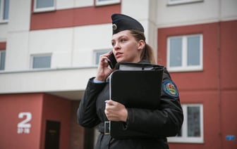 «За праздный образ жизни» — Судебные исполнители отправили жительницу Речицы в «ссылку в дом на селе»
