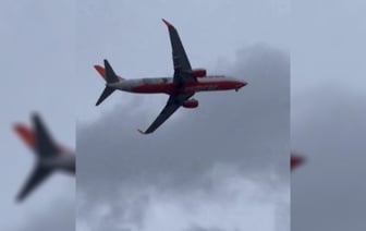 На видео попала попытка Boeing приземлиться в японском аэропорту в разгар тайфуна — Видео