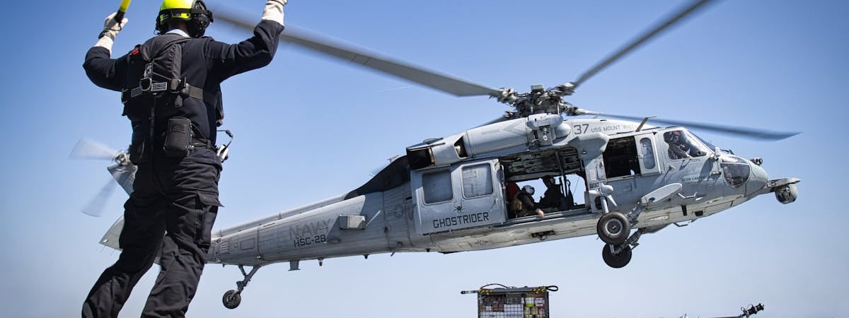 Под Минском заметили в небе 8 российских боевых вертолетов. В Минобороны Беларуси ответили, что происходит — Фото