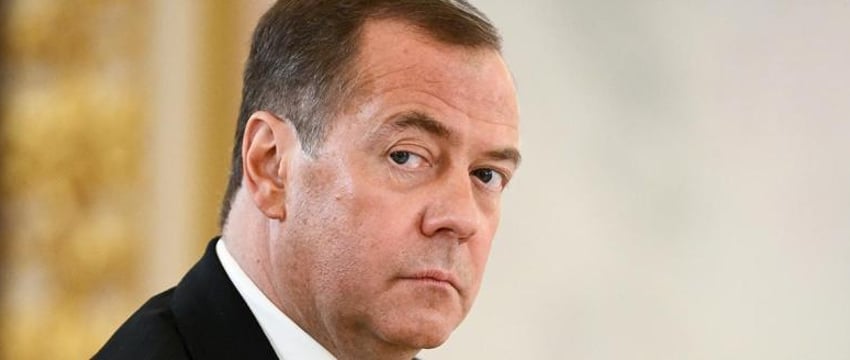 Медведев о статусе Зеленского: утрата официального статуса не меняет ничего