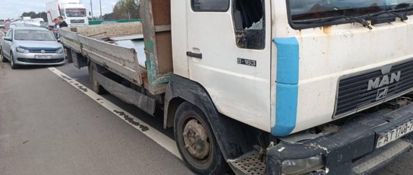 ДТП на МКАД: грузовик сбил легковушку из-за отвлечения на навигатор