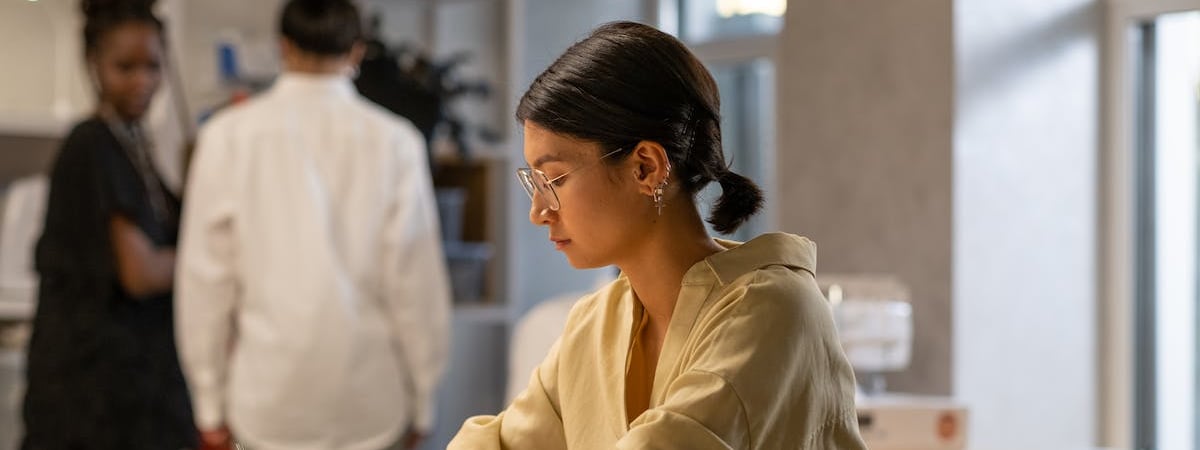 Лжесотрудник ДФР выманил у 71‑летней пенсионерки более 40 тысяч рублей