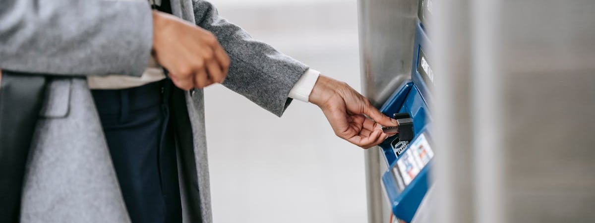 Как вернуть деньги, если перевёл их по ошибке? Адвокат рассказал, что делать в такой ситуации