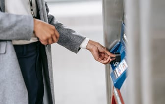 Как вернуть деньги, если перевёл их по ошибке? Адвокат рассказал, что делать в такой ситуации