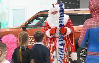 В Гомеле Дед Мороз приехал к детям на Haval