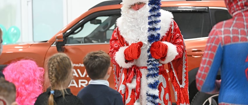 В Гомеле Дед Мороз приехал к детям на Haval