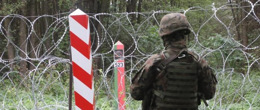 Польские власти разрешили стрелять по нелегалам на границе