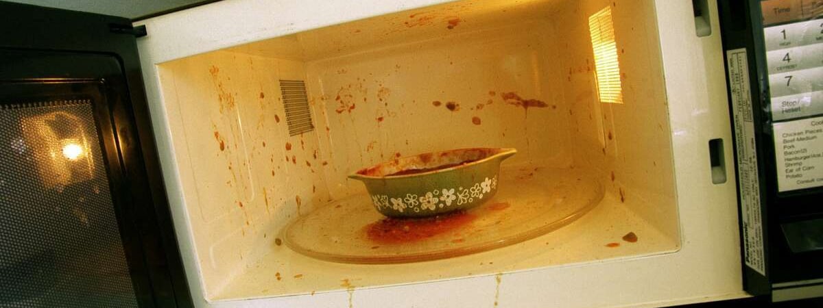 Грязная микроволновка? Вот 12 способов её очистить, почти ничего не делая — Полезно