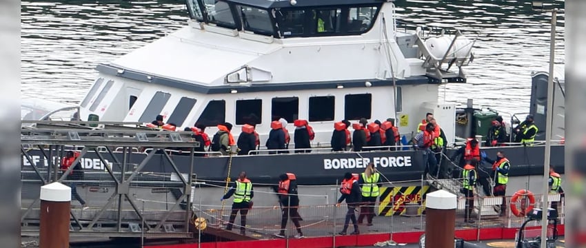 Французские власти подтверждают гибель восьми мигрантов при попытке пересечь Ла-Манш