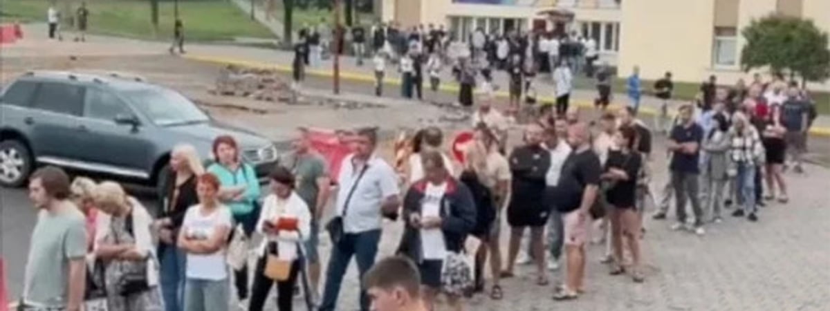 В Гродно задержали человека, снявшего видео очереди возле ГАИ