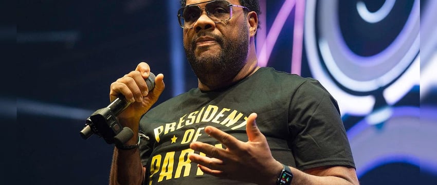 Американский рэпер Fatman Scoop упал в обморок на сцене во время выступления и скончался: отчет