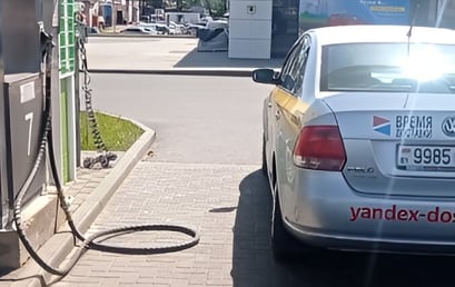 Белорусский водитель возмущен на заправке