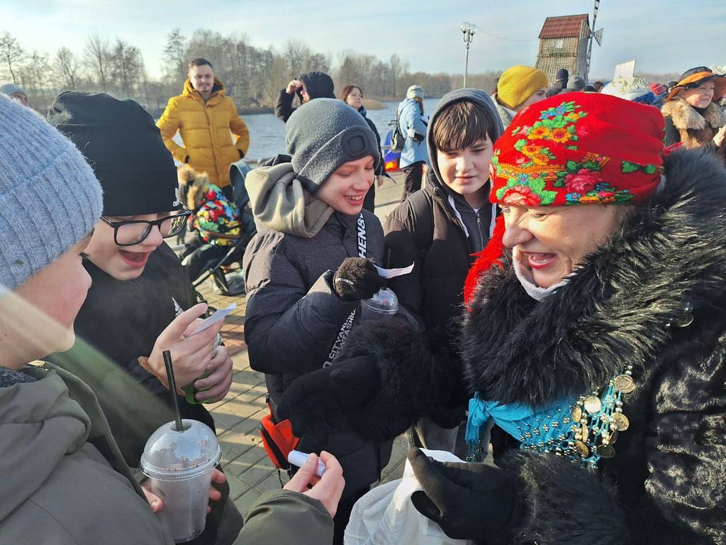 В Бресте сегодня происходит фестиваль «Брэсцкiя забавы». Во сколько фейерверк и лазерное шоу?