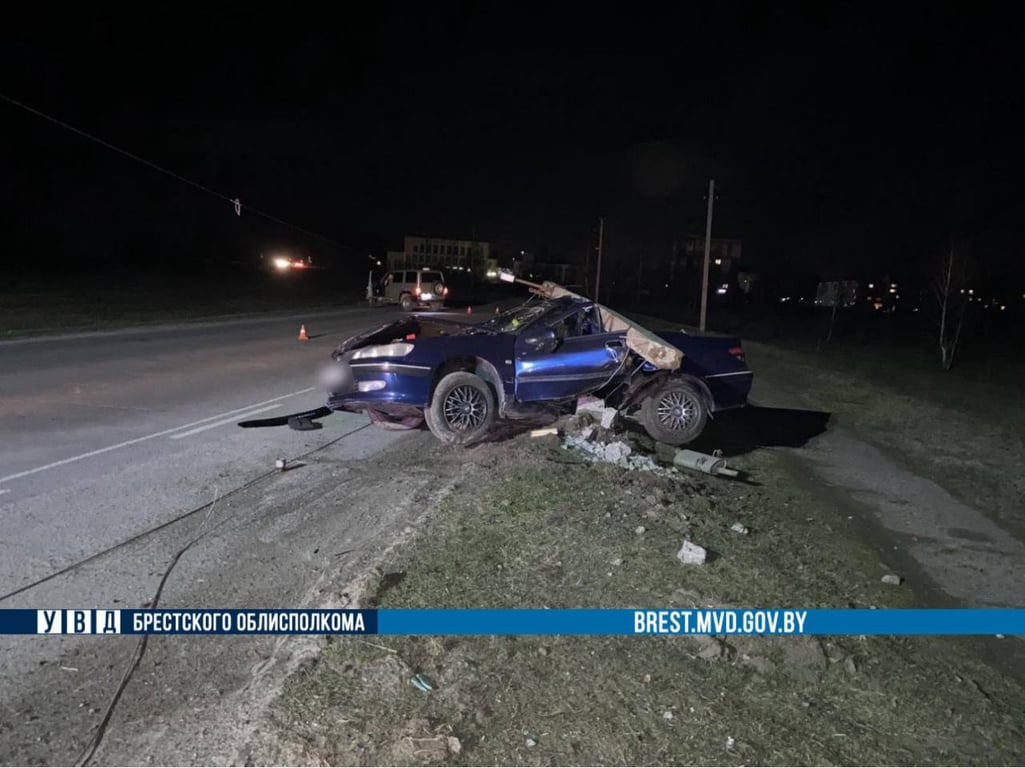 В Жабинке пьяный водитель врезался в столб