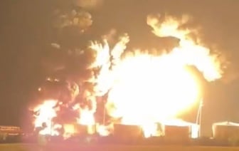 В Ростовской области России вспыхнул пожар на ещё одной нефтебазе после взрыва — Видео
