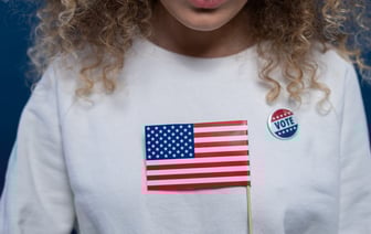 «Через десяток лет приедем посмотреть». Как дети с родителями сажали лес в Полоцком районе