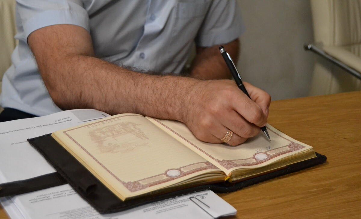 Житель Бреста организовал у дома самодельную «зарядную станцию» для электрокара