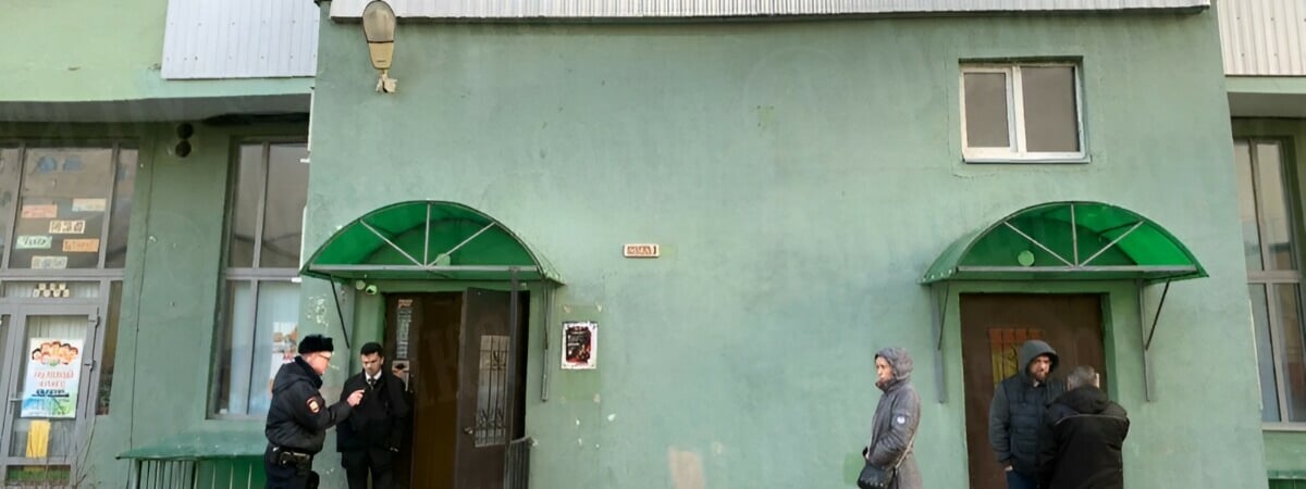 В Петербурге рухнул лифт с 14 пассажирами, среди которых — дети — Видео