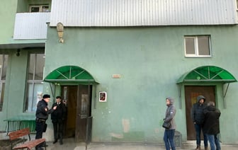 В Петербурге рухнул лифт с 14 пассажирами, среди которых — дети — Видео