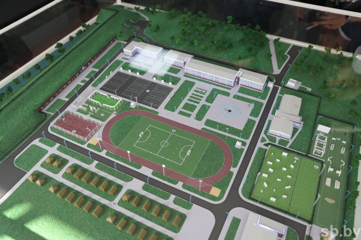 В Бресте премьер-министр Беларуси Роман Головченко ознакомился с производством газовых плит и строительством патриотического центра