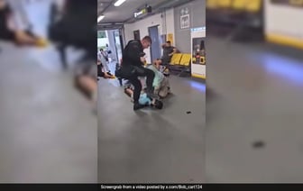 Британские копы избили двух подозреваемых в аэропорту во время задержания, вызвавший протест