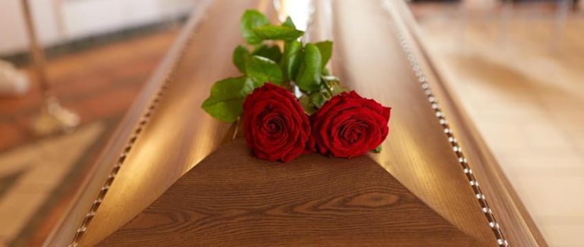 Ложь ради денег: школьник инсценировал похороны матери