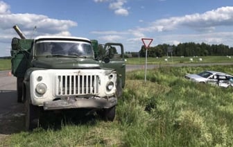 Audi и ГАЗ столкнулись в Берёзе. Вот как это произошло