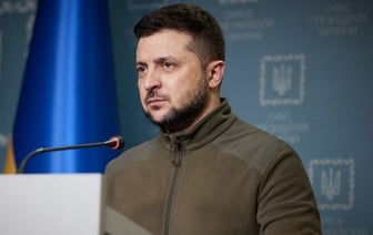 На фоне войны с Россией Зеленский уволил высокопоставленного командующего украинской армией.