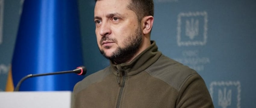 На фоне войны с Россией Зеленский уволил высокопоставленного командующего украинской армией.