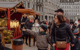 Мать осужденного на 7 лет колонии политика Павла Северинца отпустили до суда домой