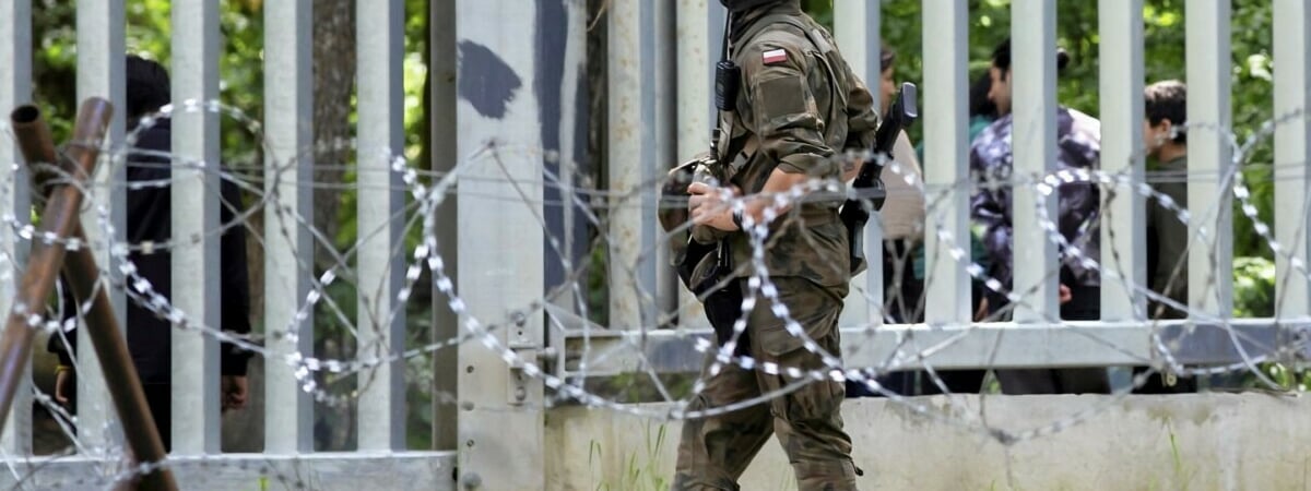 ЕС не помогает? В МВД Польши назвали, сколько миллиардов в год тратят на стену на границе с Беларусью