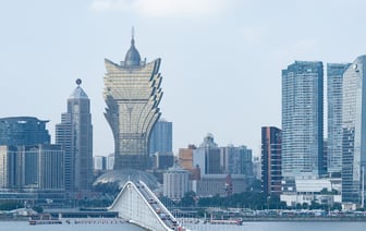 Власти Китая усилили контроль за выездом работников госсектора за границу