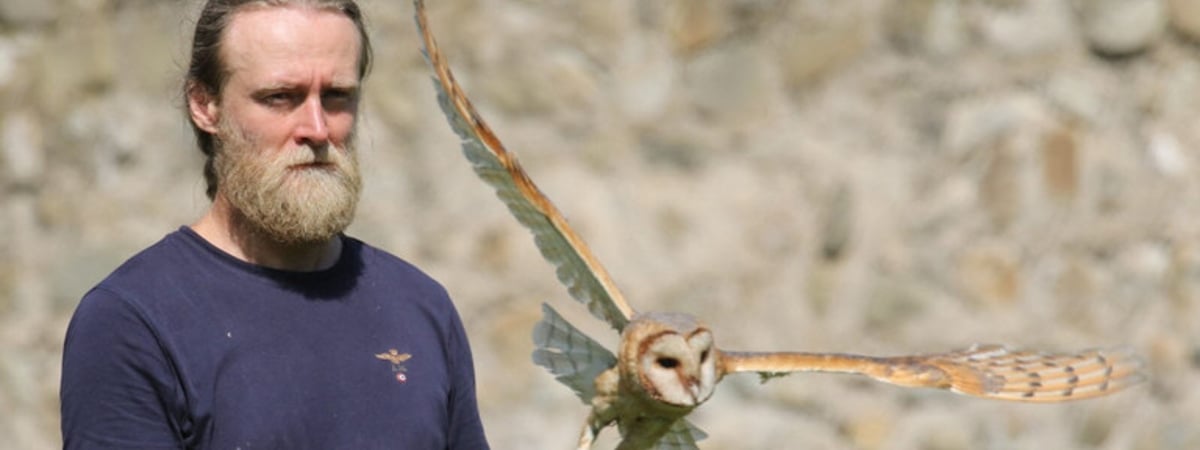 Орнитолог из Беларуси делает дома для сов в Грузии. На родине его организацию признали экстремистской