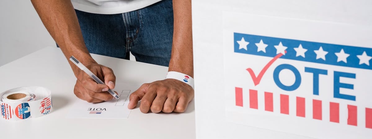 Немецкие ультраправые приняли в парламентскую фракцию двух своих самых одиозных депутатов