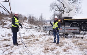 В Латвии обрезали провода ЛЭП на границе с Беларусью и РФ после выхода из единой энергосистемы — Видео