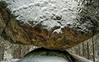 500-тонный балансирующий камень в Финляндии