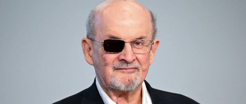 Салману Рушди предъявлены обвинения в терроризме