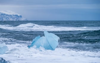 Когда лед побеждает пламя? Уникальное шоу показали в Полоцке на открытии елки