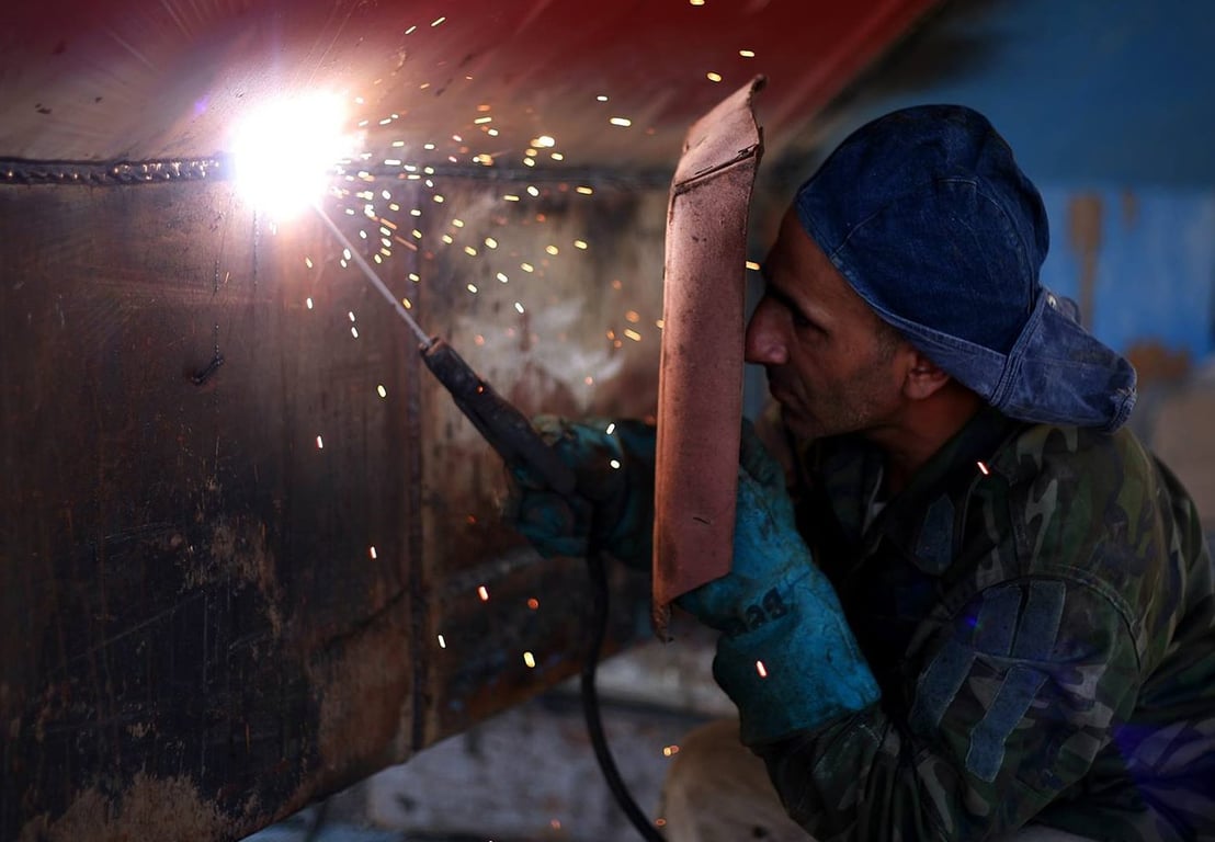 Сварщик, элетродуговая сварка. Фото pixabay.com
