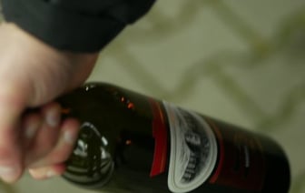 В Беларуси кассиры продавали алкоголь подросткам. Кого наказали?