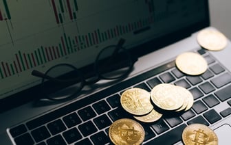 Белорусский рубль снизился к доллару на БВФБ