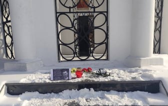 На акциях памяти Алексея Навального в России задерживают людей