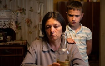 Ребенок с пьяной матерью и девочка в конфликтной семье: как на это реагируют в Брестской области