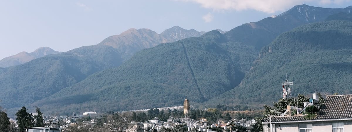 Китай назвал тарифную войну Трампа "тактикой запугивания" и обещает противостоять